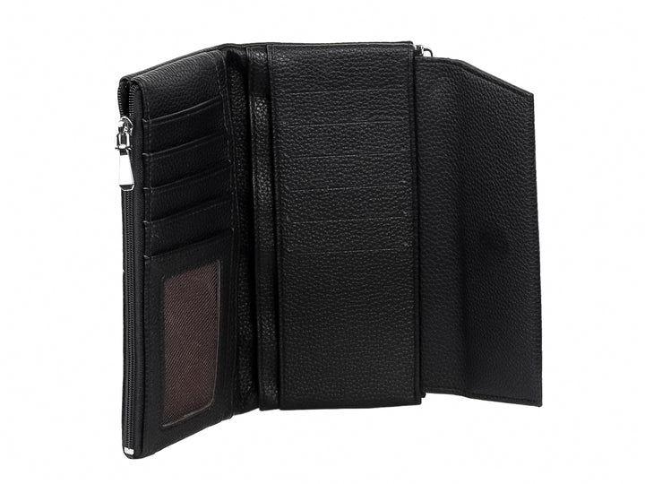 Bolso estilo cartera de color negro con textura granulada y solapa frontal.