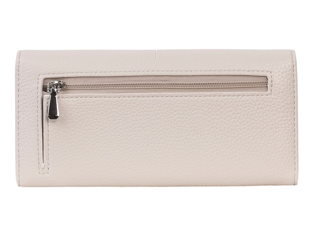Cartera Unibella color beige con textura granulada y broche metálico central cuadrado.