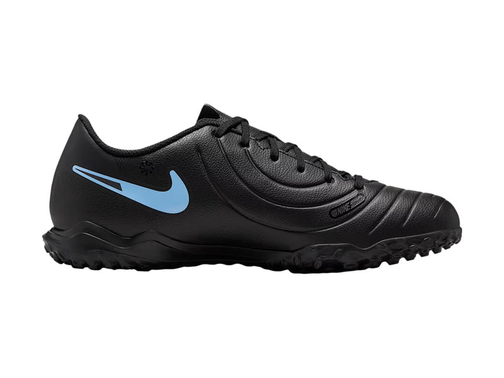 Zapato de fútbol Nike Legend 10 Club TF en color negro con el logotipo Swoosh en azul claro.
