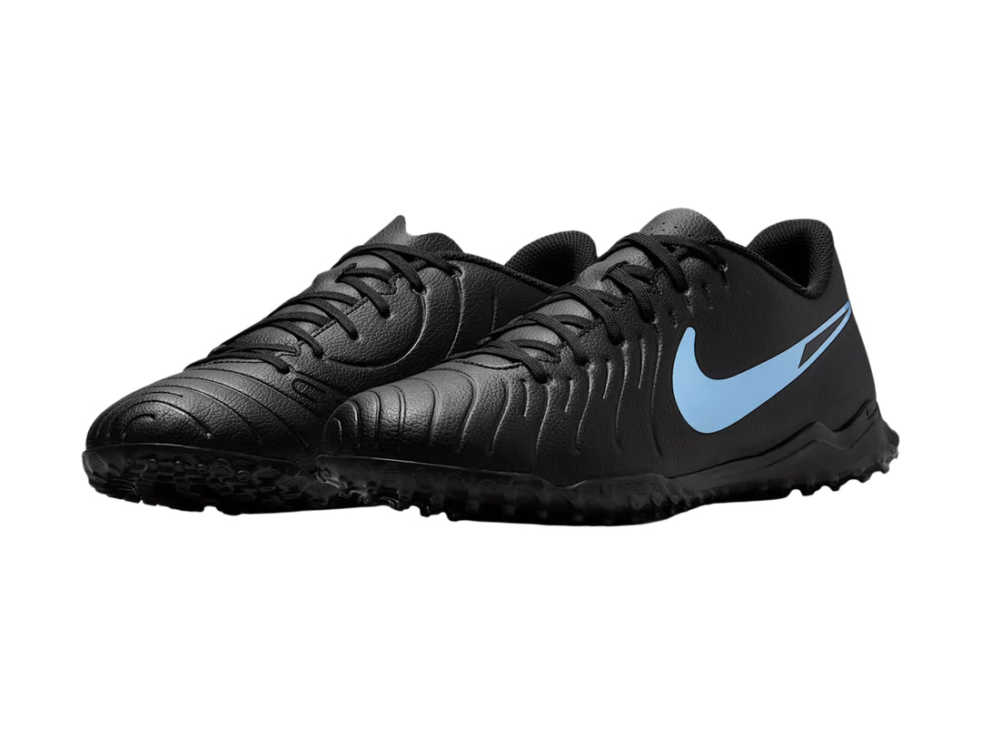 Zapato de fútbol Nike Legend 10 Club TF en color negro con el logotipo Swoosh en azul claro.