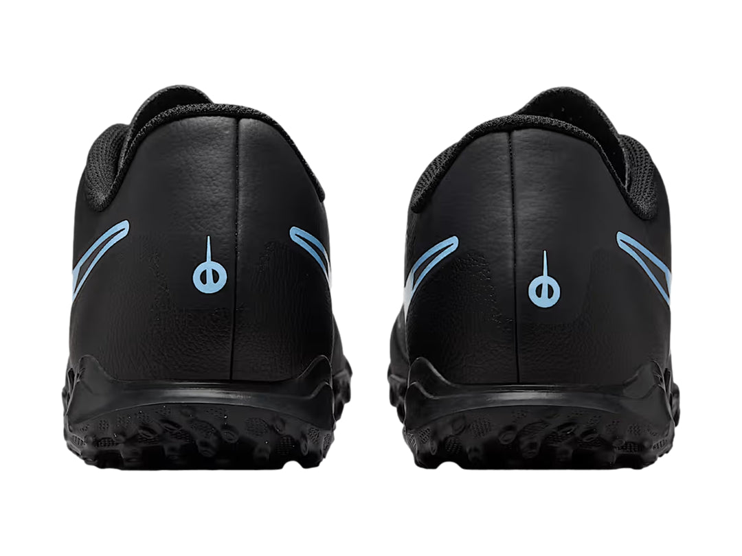 Zapato de fútbol Nike Legend 10 Club TF en color negro con el logotipo Swoosh en azul claro.