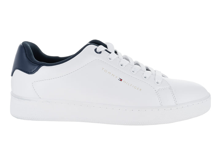 Tenis blancos Tommy Hilfiger con detalles en azul marino y suela blanca.