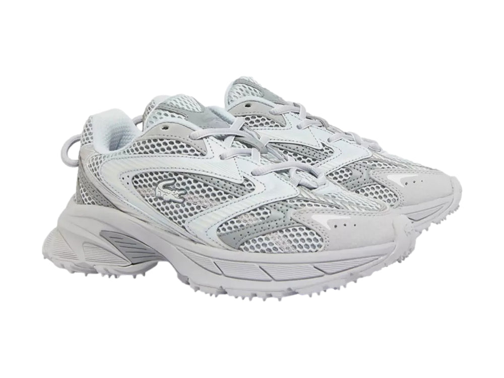 Tenis Lacoste L003 Neo Shot color gris para mujer con diseño deportivo y suela gruesa.