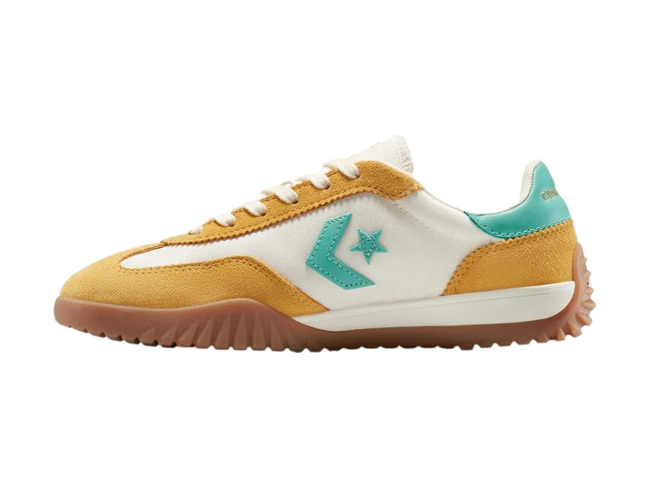 Tenis Converse Run Star Trainer en colores amarillo, blanco y verde con suela de goma marrón.