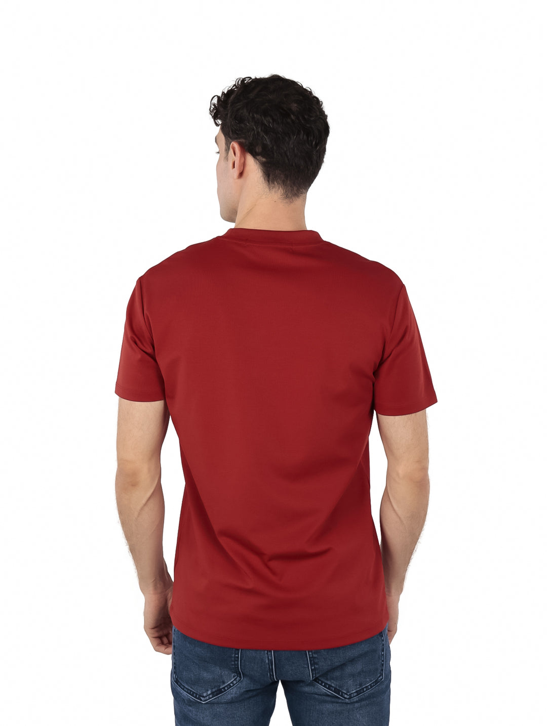 Playera roja de manga corta para hombre con estampado de un caballo blanco en el pecho.