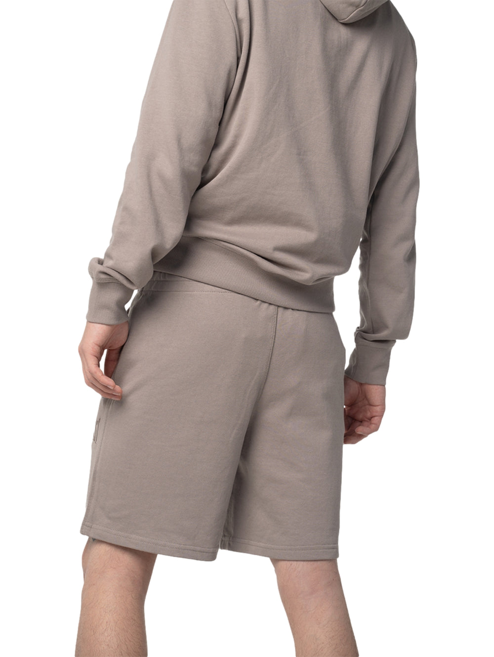Shorts deportivos color beige de la marca Everlast para hombre.