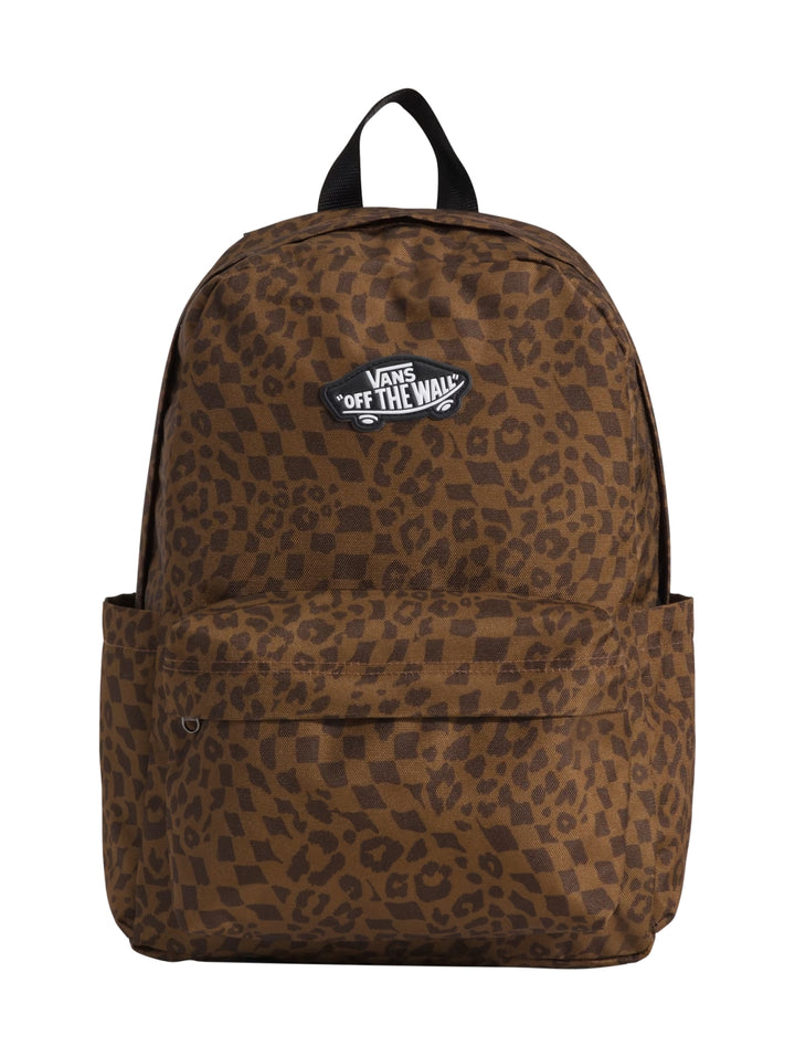 Mochila escolar VANS color marrón con estampado de leopardo y cuadros, incluye bolsillo frontal y asa superior.