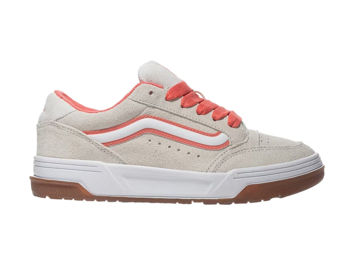 Tenis VANS modelo Hylane en color beige con detalles y cordones en rosa y suela café.