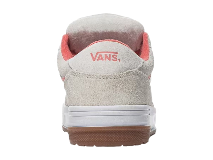 Tenis VANS modelo Hylane en color beige con detalles y cordones en rosa y suela café.