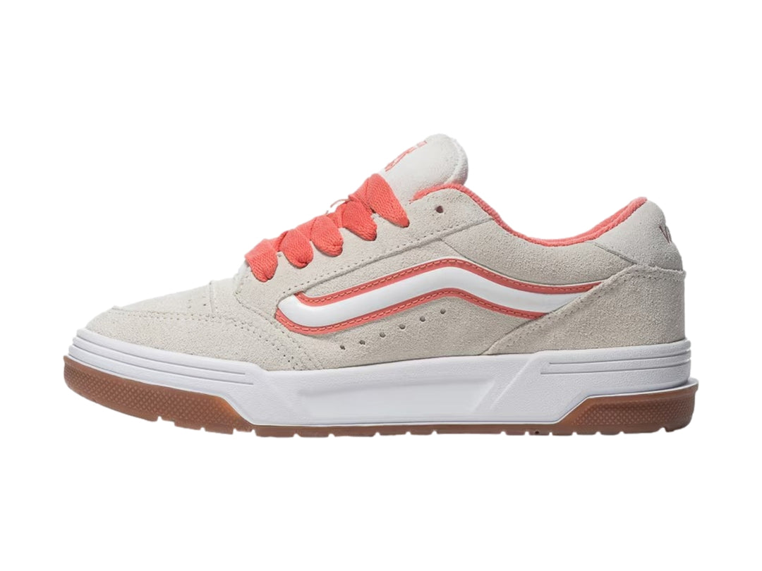 Tenis VANS modelo Hylane en color beige con detalles y cordones en rosa y suela café.