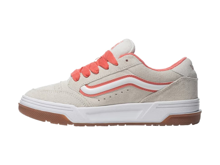 Tenis VANS modelo Hylane en color beige con detalles y cordones en rosa y suela café.