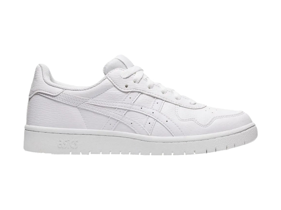 Tenis ASICS color blanco, vista lateral, estilo casual y deportivo.