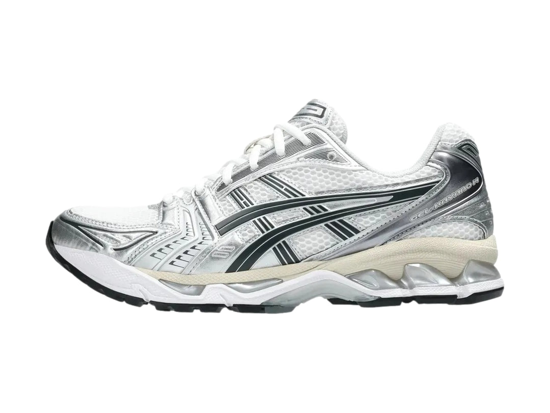 Tenis deportivos ASICS Gel-Kayano en color blanco con detalles en gris grafito y suela amortiguada.