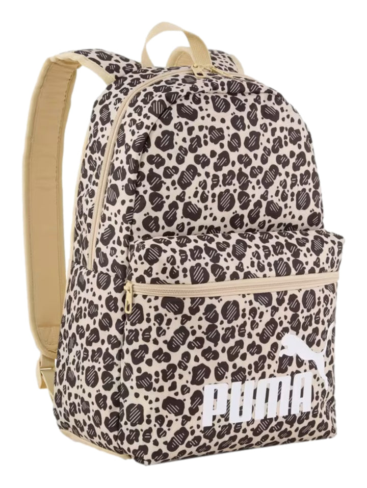 Mochila PUMA con estampado animal en tonos negro y beige y logotipo blanco frontal.