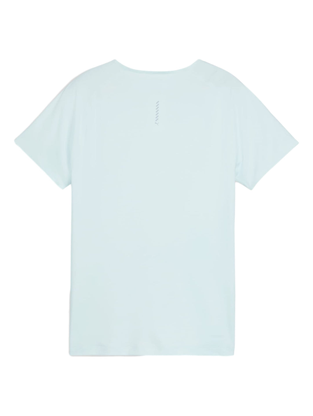 Mujer vistiendo playera deportiva Puma de manga corta en color sea glass.