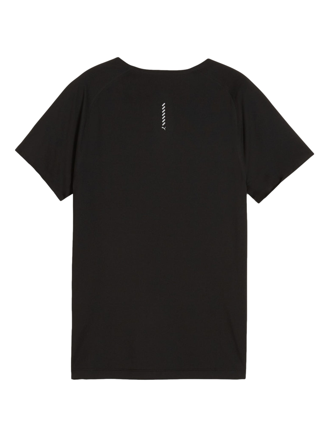 Mujer vistiendo playera deportiva Puma de color negro y manga corta.