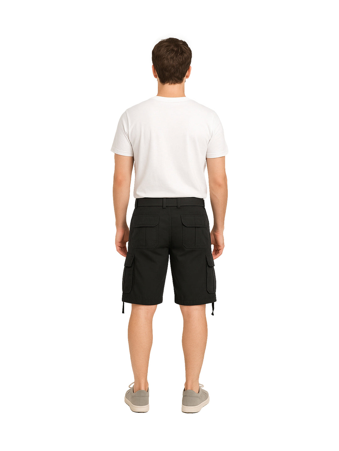 Hombre vistiendo bermuda cargo color negro de American Fly