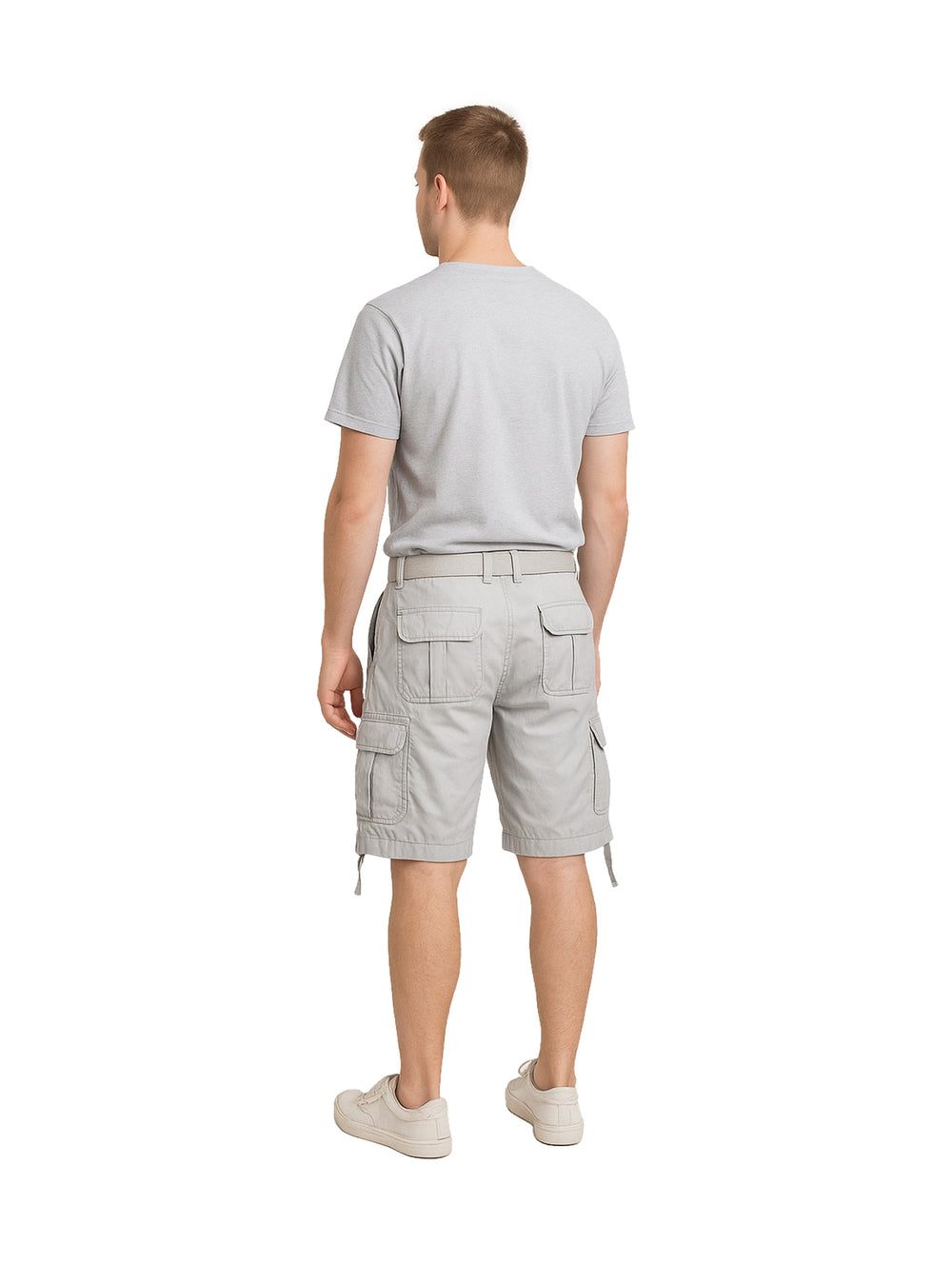 Hombre vistiendo bermuda cargo color gris de American Fly con bolsillos laterales.