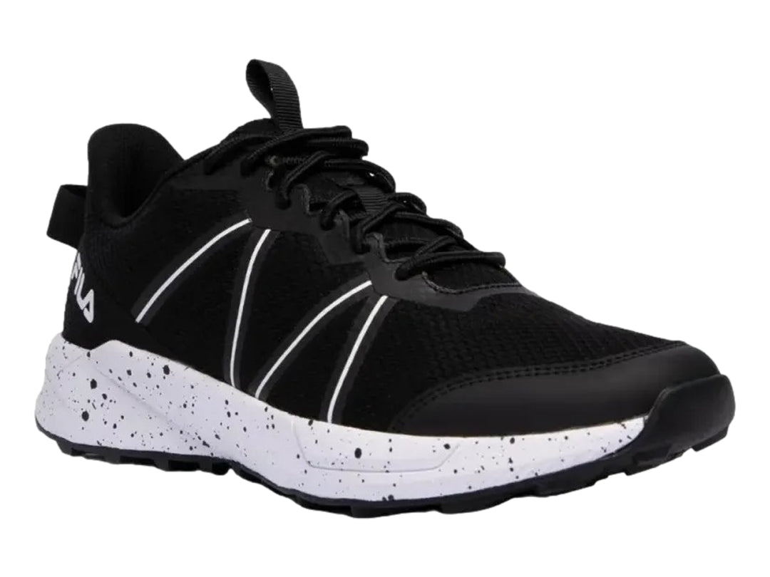 Tenis deportivos FILA Apex Ascent en color negro con suela blanca moteada y detalles lineales blancos.