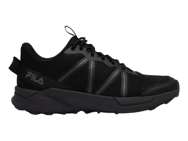 Tenis deportivos FILA color negro con detalles en gris oscuro y suela robusta.