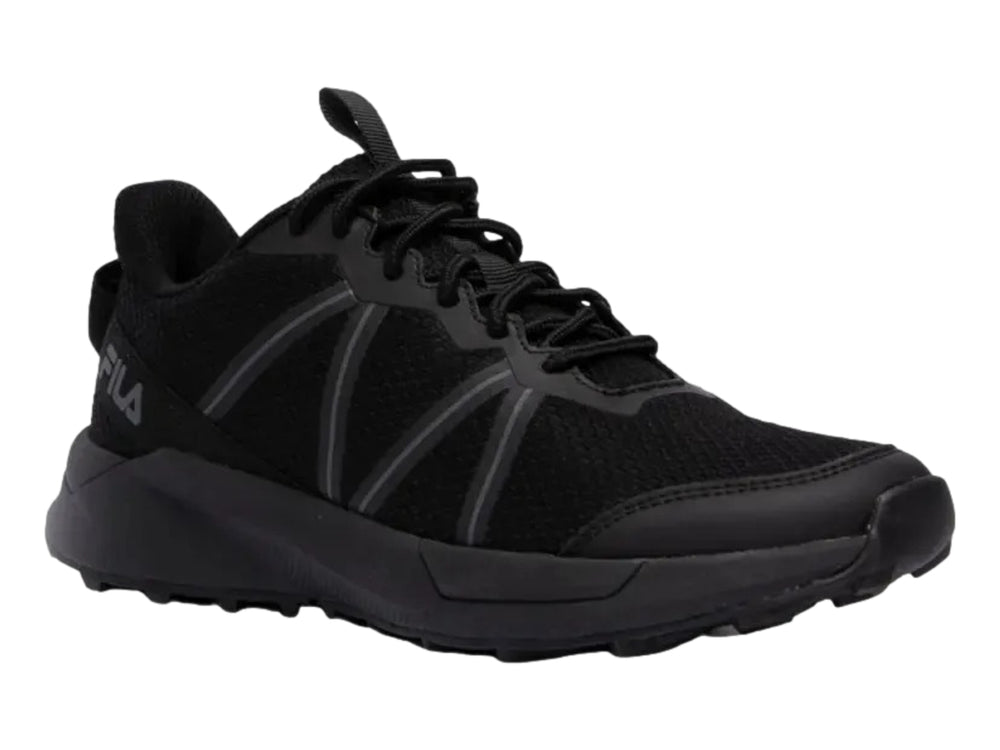 Tenis deportivos FILA color negro con detalles en gris oscuro y suela robusta.