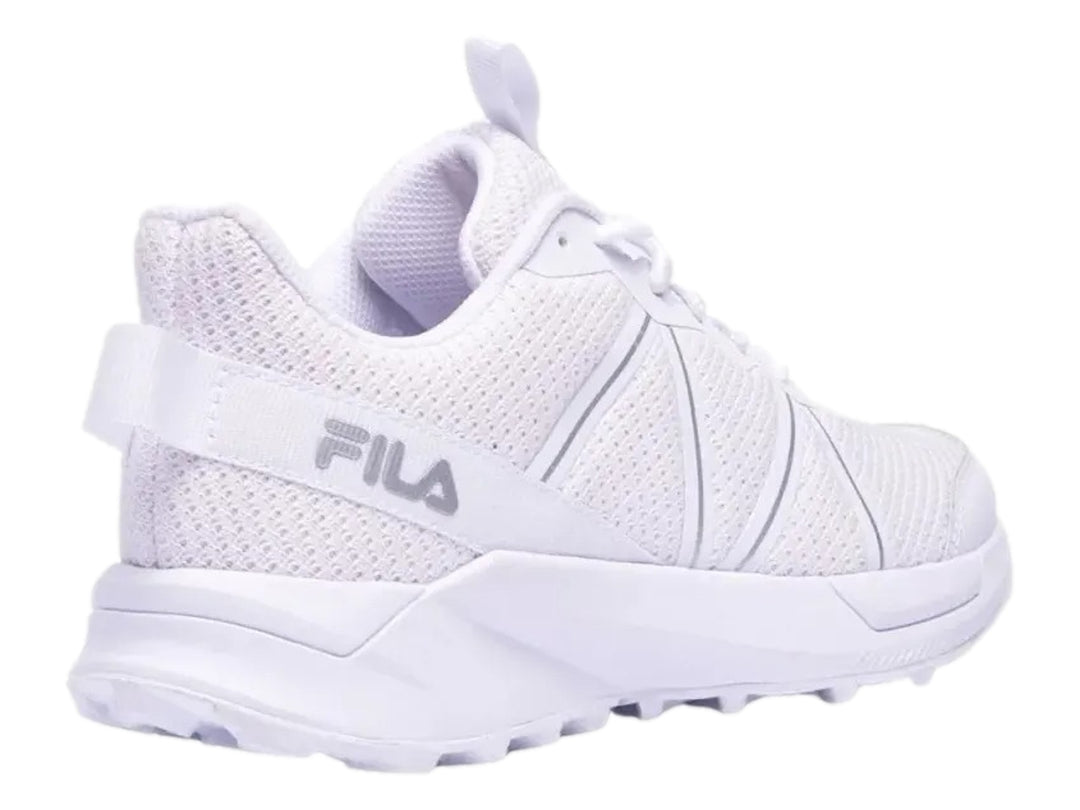 Tenis deportivos FILA color blanco con malla transpirable y suela gruesa.