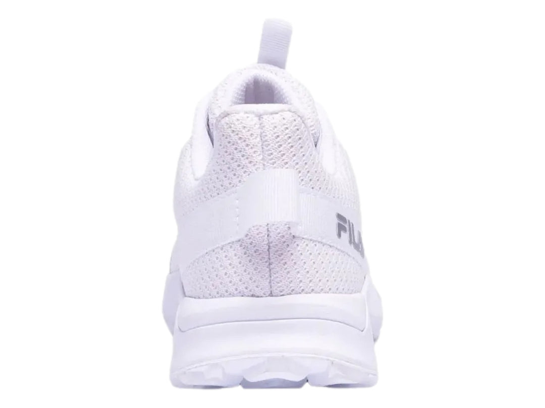 Tenis deportivos FILA color blanco con malla transpirable y suela gruesa.