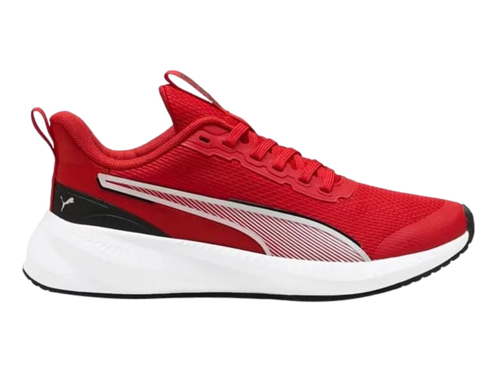 Tenis deportivos PUMA para niños en color rojo con suela blanca y detalles en negro.