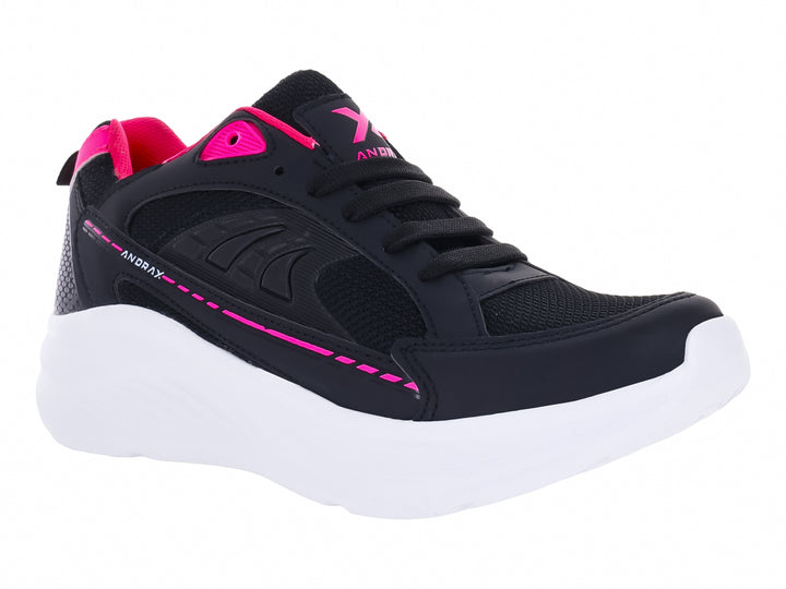 Tenis deportivos Andrax color negro con detalles en fucsia y suela blanca.