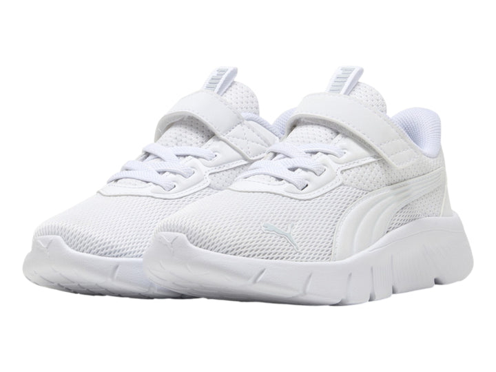 Tenis PUMA Flexfocus Modern AC+ en color blanco con detalles en gris claro, cierre de velcro y cordones.