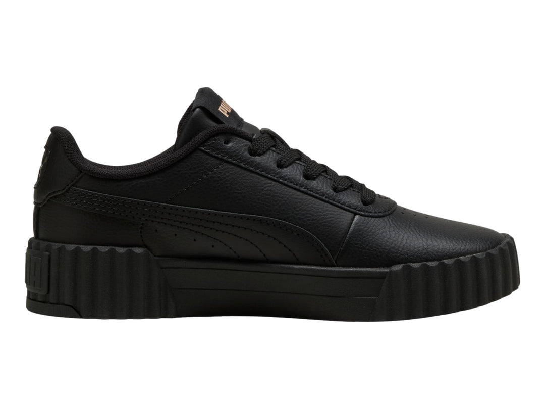 Tenis PUMA Carina 3.0 JR en color negro con suela de plataforma estriada.