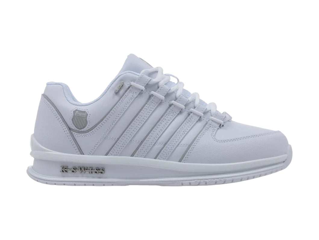 Tenis deportivos K-Swiss modelo Rinzler en color blanco total con suela blanca y detalles lineales laterales.