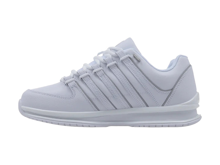 Tenis deportivos K-Swiss modelo Rinzler en color blanco total con suela blanca y detalles lineales laterales.