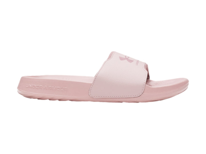 Sandalia slide Under Armour de color rosa claro con correa ancha y suela ergonómica.