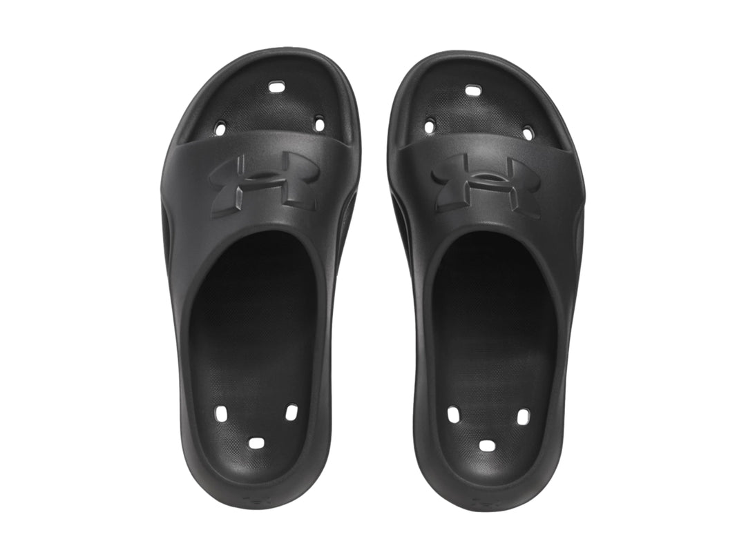 Sandalia tipo zueco Under Armour en color negro mate con logotipo en relieve sobre el empeine.