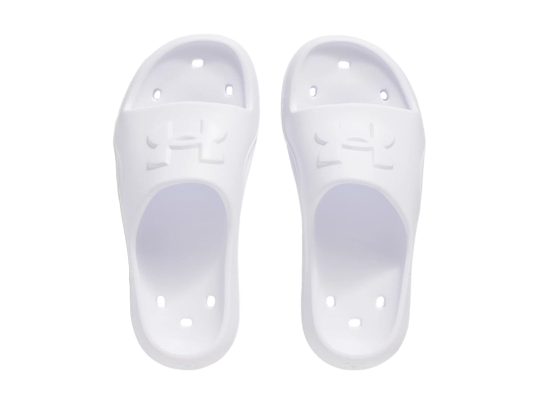 Sandalia Under Armour modelo UA Locker en color blanco, vista lateral sobre fondo blanco.