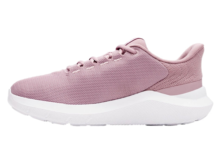 Tenis deportivos Under Armour en color rosa con suela blanca y logotipo blanco lateral.