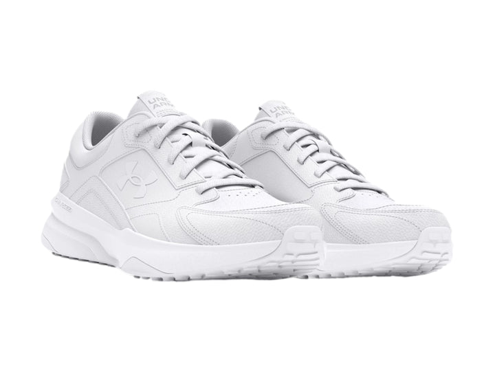 Tenis deportivos Under Armour color blanco total con acabado en cuero y suela blanca.