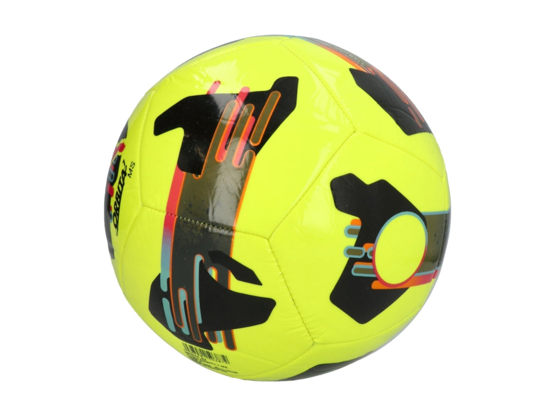 Balón de fútbol Puma Orbita MS en color amarillo neón con detalles negros y naranjas.