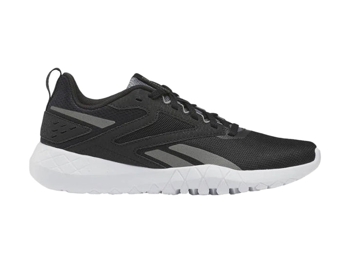 Tenis deportivos Reebok color negro con suela blanca y detalles en gris.