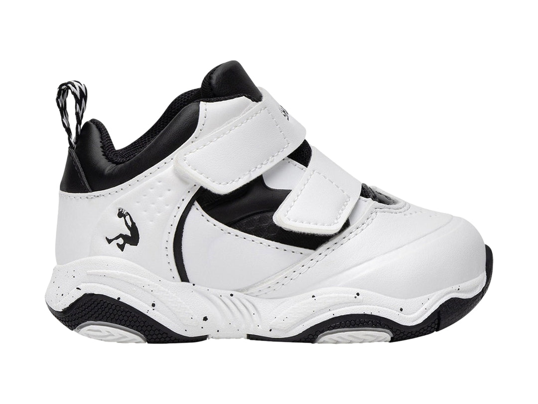Tenis de baloncesto SHAQ para niño en color blanco con detalles negros y cierre de velcro.