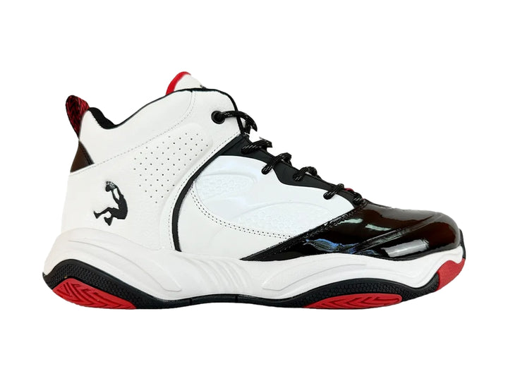 Tenis de baloncesto SHAQ de bota alta en color blanco con detalles en negro brillante y suela roja.