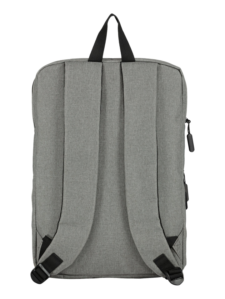 Mochila escolar color gris con detalles en negro y logotipo de Charly al frente.