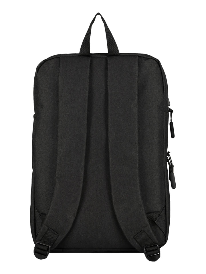 Mochila deportiva de color negro con logotipo central y cierres frontales.