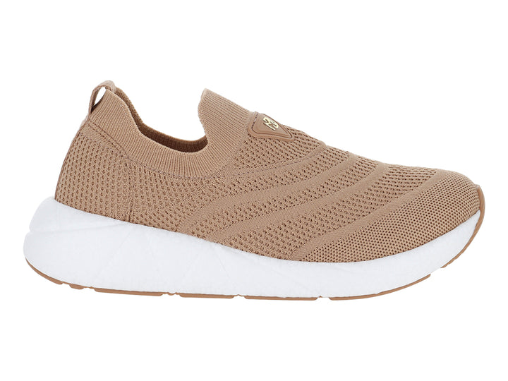 Zapato plano Modare color nude de tejido flexible con suela blanca gruesa y diseño slip-on.