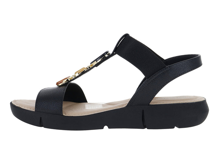 Sandalia Modare color negro con plataforma, correa elástica y detalle decorativo dorado en la parte superior.