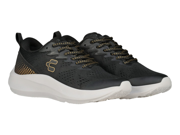 Tenis deportivos Charly color negro con detalles en oro y suela blanca gruesa.