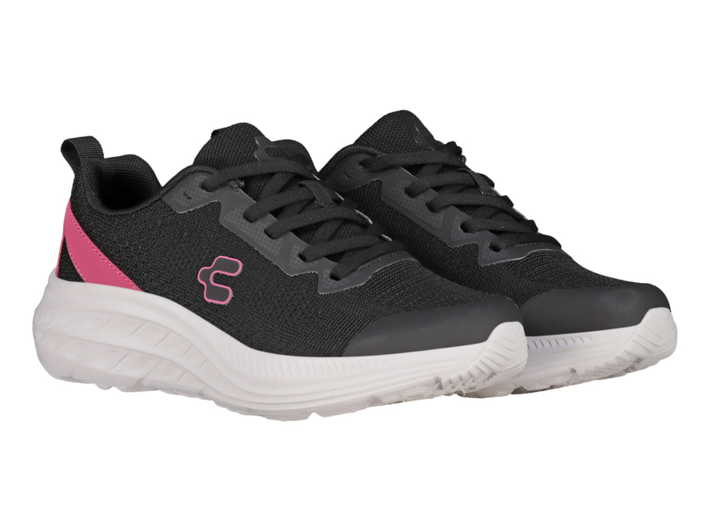 Tenis Charly Road Casual en color negro con detalles en fucsia y suela blanca gruesa.