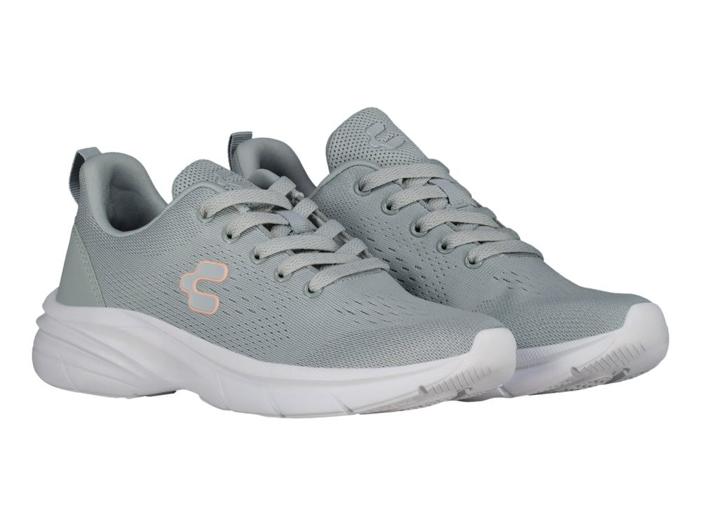 Tenis deportivos Charly color gris con suela blanca y logotipo en tono durazno.