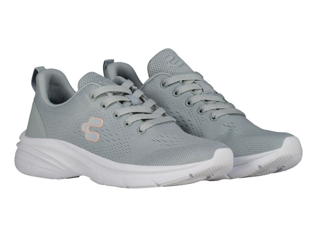 Tenis deportivos Charly color gris con suela blanca y logotipo en tono durazno.